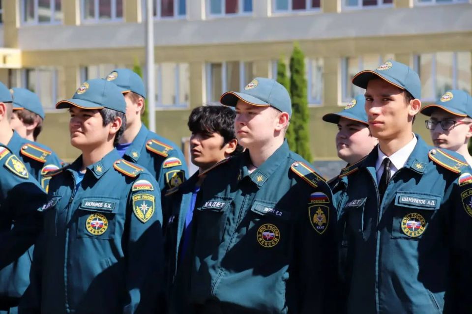 Дмитрий Денисов: Встретился с ребятами, которым совсем скоро предстоит пополнить ряды Вооружённых Сил России Дмитрий Денисов: Встретился с ребятами, которым совсем скоро предстоит пополнить ряды Вооружённых Сил России