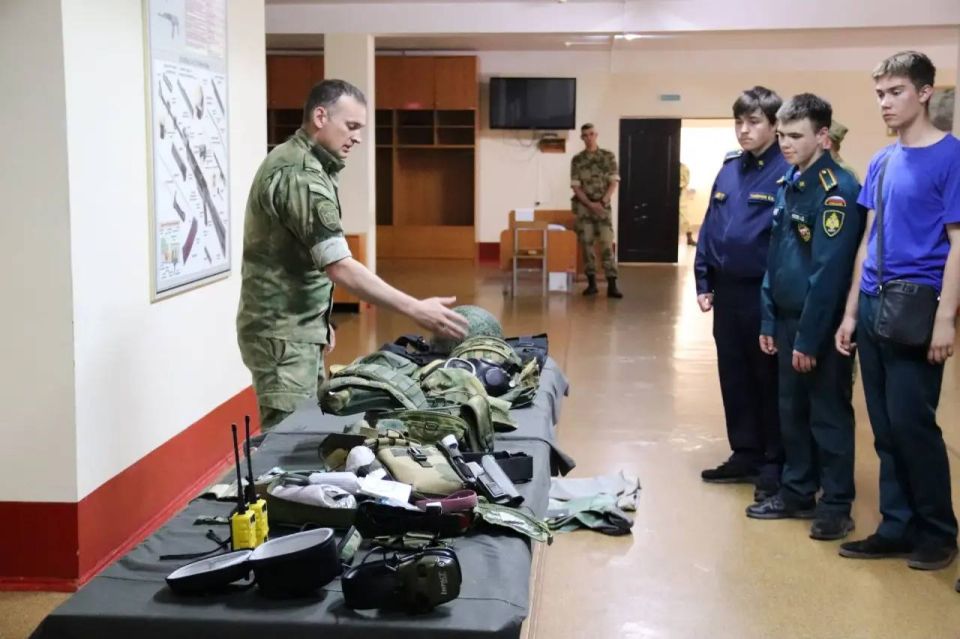 Дмитрий Денисов: Встретился с ребятами, которым совсем скоро предстоит пополнить ряды Вооружённых Сил России Дмитрий Денисов: Встретился с ребятами, которым совсем скоро предстоит пополнить ряды Вооружённых Сил России