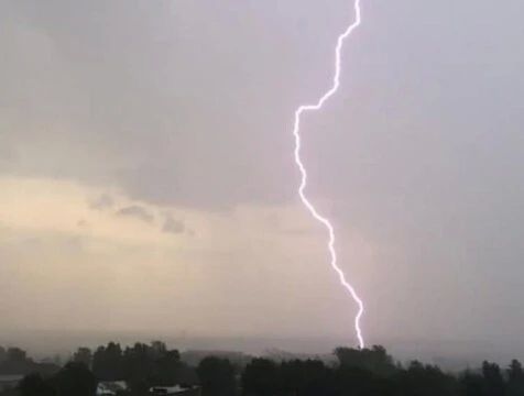 В Калужской области ожидаются ливень, гроза, град и сильный ветер
