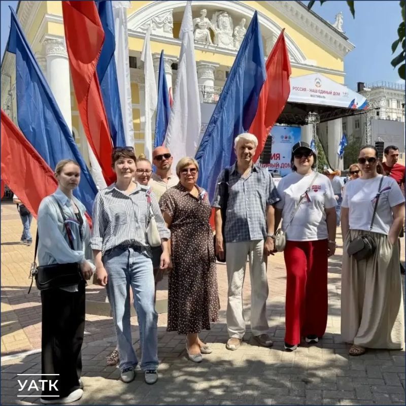 Россия — наш единый дом!. Сегодня вся страна отмечает один из самых значимых праздников — День России! И наш коллектив не остался в стороне: вместе с калужанами и гостями региона мы стали частью большого и душевного... Россия — наш единый дом!. Сегодня вся страна отмечает один из самых значимых праздников — День России! И наш коллектив не остался в стороне: вместе с калужанами и гостями региона мы стали частью большого и душевного...