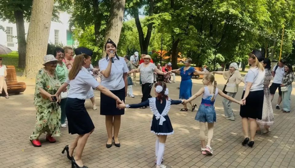 Калужские полицейские провели акцию «Один день с полицией России» Калужские полицейские провели акцию «Один день с полицией России»