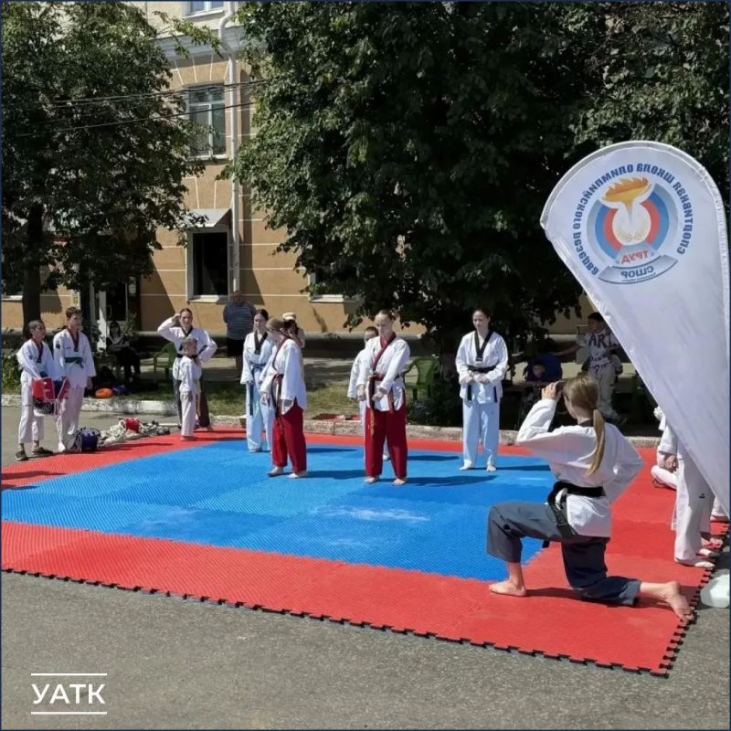 Россия — наш единый дом!. Сегодня вся страна отмечает один из самых значимых праздников — День России! И наш коллектив не остался в стороне: вместе с калужанами и гостями региона мы стали частью большого и душевного... Россия — наш единый дом!. Сегодня вся страна отмечает один из самых значимых праздников — День России! И наш коллектив не остался в стороне: вместе с калужанами и гостями региона мы стали частью большого и душевного...