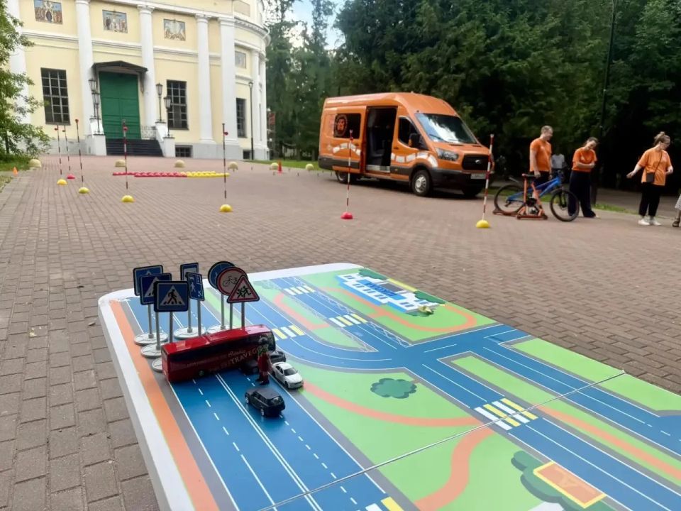 Калужские полицейские провели акцию «Один день с полицией России» Калужские полицейские провели акцию «Один день с полицией России»
