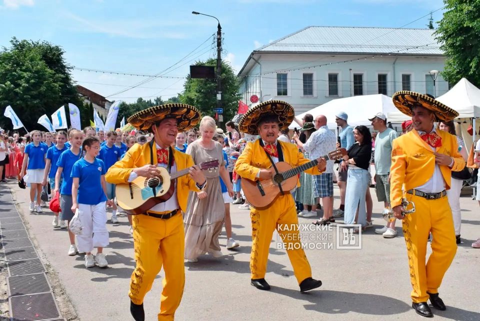 Фестиваль «Петухи и гуси в городе Тарусе» проходит с размахом в 16-й раз Фестиваль «Петухи и гуси в городе Тарусе» проходит с размахом в 16-й раз