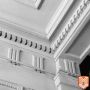 Этот архитектурный элемент нередко можно встретить на старинных зданиях, особенно выполненных в классическом стиле