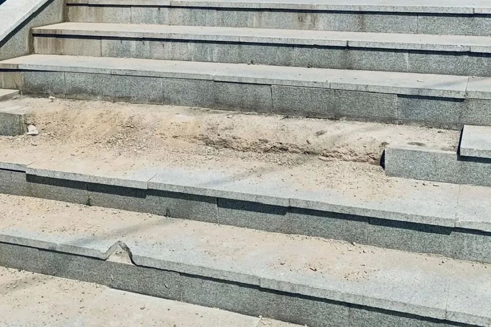 На Яченской набережной планируют установку пандуса на лестнице