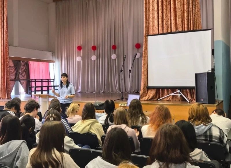 Госавтоинспекторы провели беседу со студентами в Обнинске Госавтоинспекторы провели беседу со студентами в Обнинске