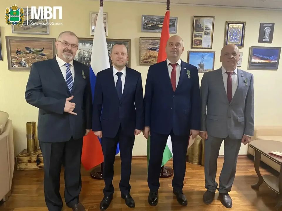 Вручение медалей «За мужество и самоотверженность» в Калужской области Вручение медалей «За мужество и самоотверженность» в Калужской области