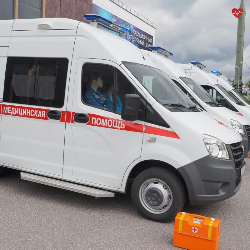 Калужским медикам передали четыре новых автомобиля скорой помощи Калужским медикам передали четыре новых автомобиля скорой помощи