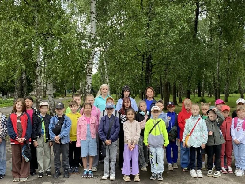 Полицейские и общественники провели урок ПДД для школьников Обнинска Полицейские и общественники провели урок ПДД для школьников Обнинска