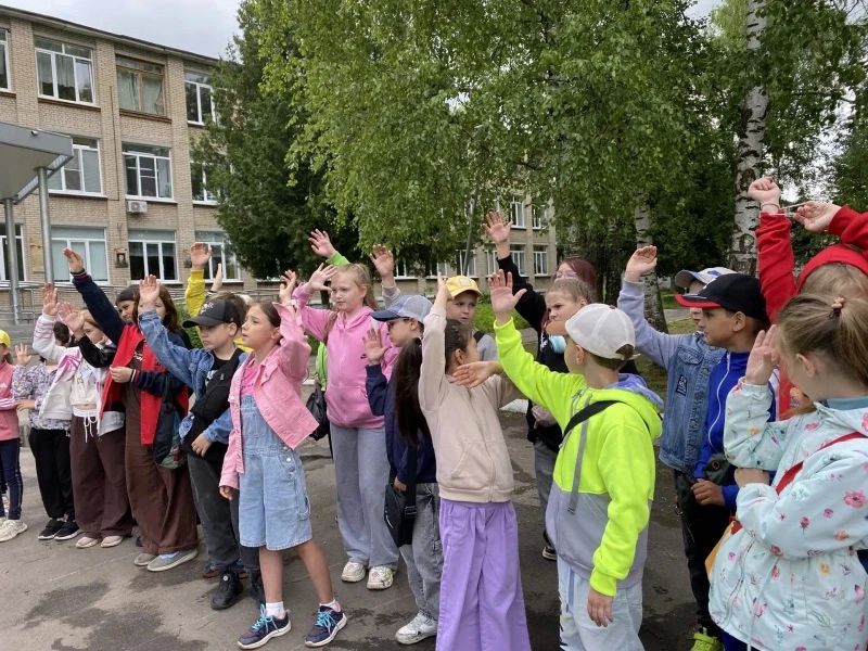 Полицейские и общественники провели урок ПДД для школьников Обнинска Полицейские и общественники провели урок ПДД для школьников Обнинска