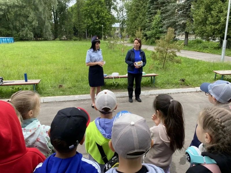 Полицейские и общественники провели урок ПДД для школьников Обнинска Полицейские и общественники провели урок ПДД для школьников Обнинска