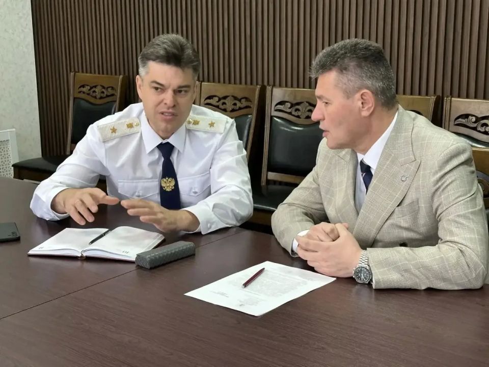 Прокурор области Константин Жиляков на рабочей встрече с председателем Калужского регионального отделения ООО «Союз машиностроителей России» Андреем Новиковым обсудил вопросы поддержки талантливых ребят, ставших победителями...