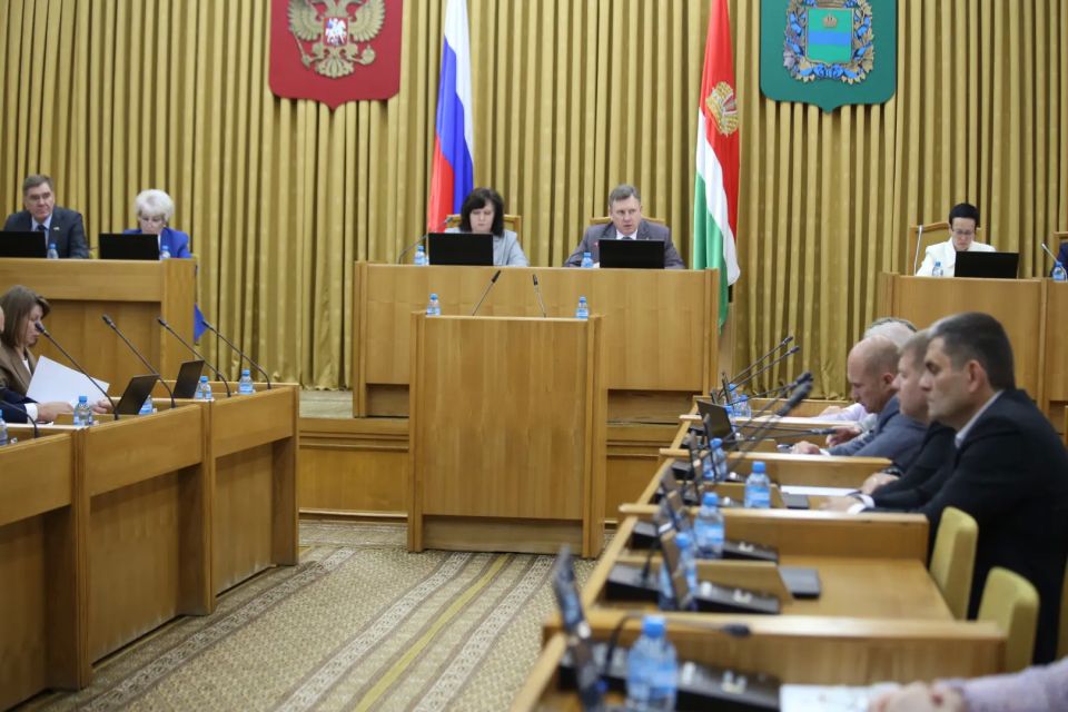 На сессии Заксобрания поддержали медиков, «обманутых дольщиков» и уточнили порядок охоты