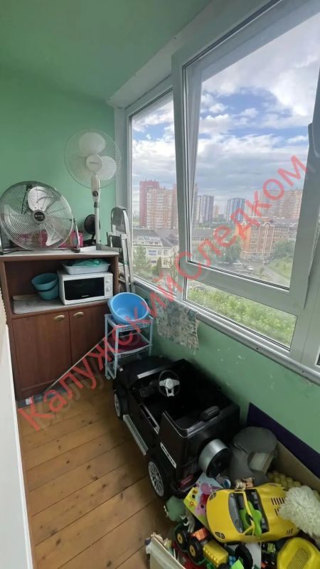Следователи продолжают работу по факту падения ребёнка с шестого этажа в Обнинске Следователи продолжают работу по факту падения ребёнка с шестого этажа в Обнинске