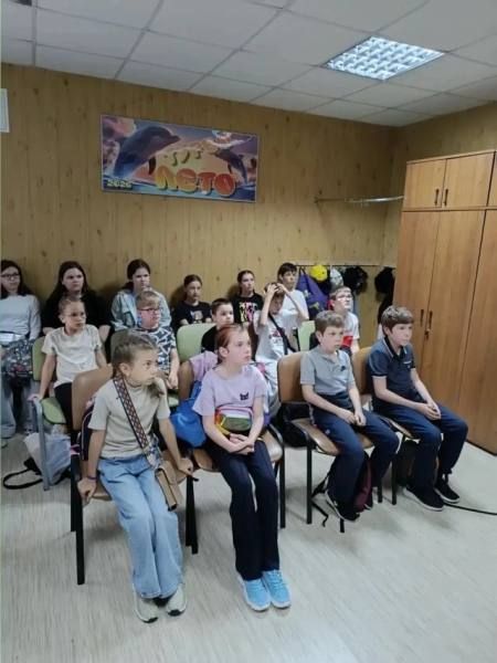 Сотрудники Госавтоинспекции провели урок дорожной безопасности для юных спортсменов Сотрудники Госавтоинспекции провели урок дорожной безопасности для юных спортсменов