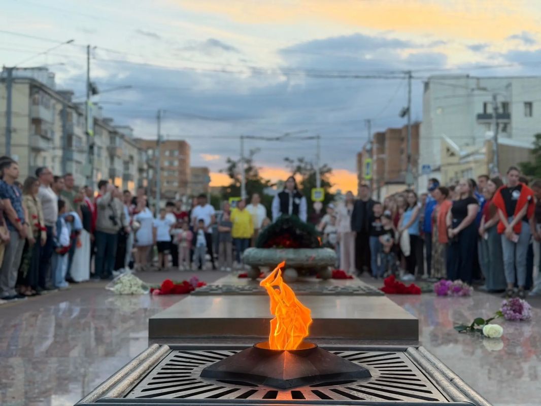 В Калуге зажгли свечи в честь героев войны В Калуге зажгли свечи в честь героев войны