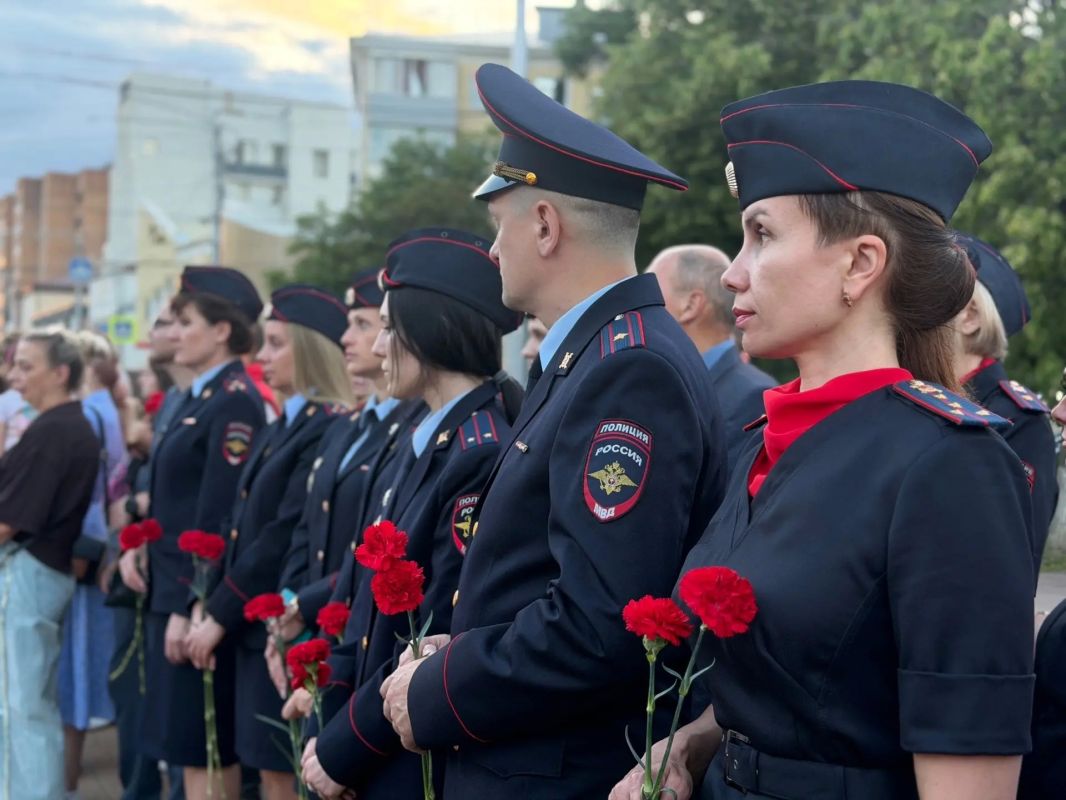 В Калуге зажгли свечи в честь героев войны В Калуге зажгли свечи в честь героев войны