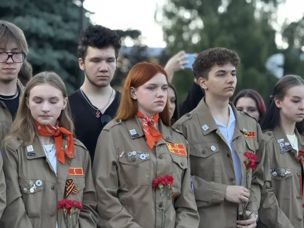 В Калуге зажгли свечи в честь героев войны В Калуге зажгли свечи в честь героев войны