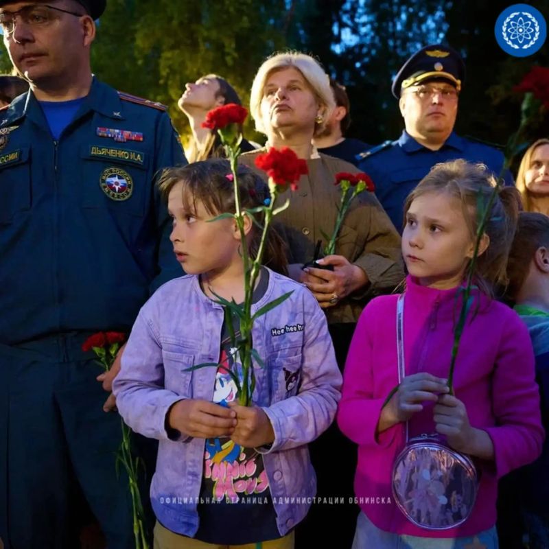 Обнинск помнит. Накануне скорбной даты жители Обнинска присоединились к акции «Свеча памяти» Обнинск помнит. Накануне скорбной даты жители Обнинска присоединились к акции «Свеча памяти»