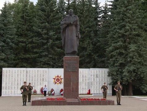 Митинг в память о начале ВОВ прошёл на воинском мемориале в Калуге