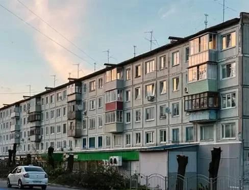 На улице Максима Горького в Калуге начали удалять аварийные деревья