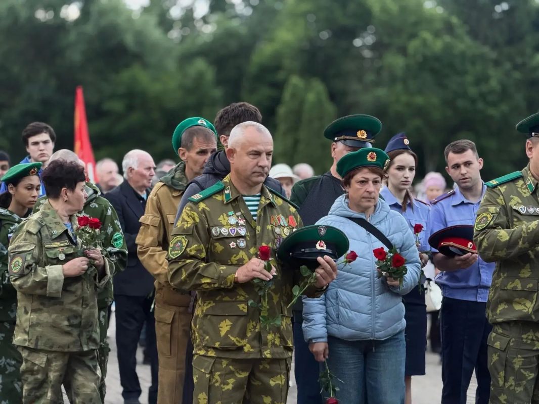 Ровно в 4 часа утра прошел митинг-реквием, посвященный 85-й годовщине начала Великой Отечественной войны Ровно в 4 часа утра прошел митинг-реквием, посвященный 85-й годовщине начала Великой Отечественной войны