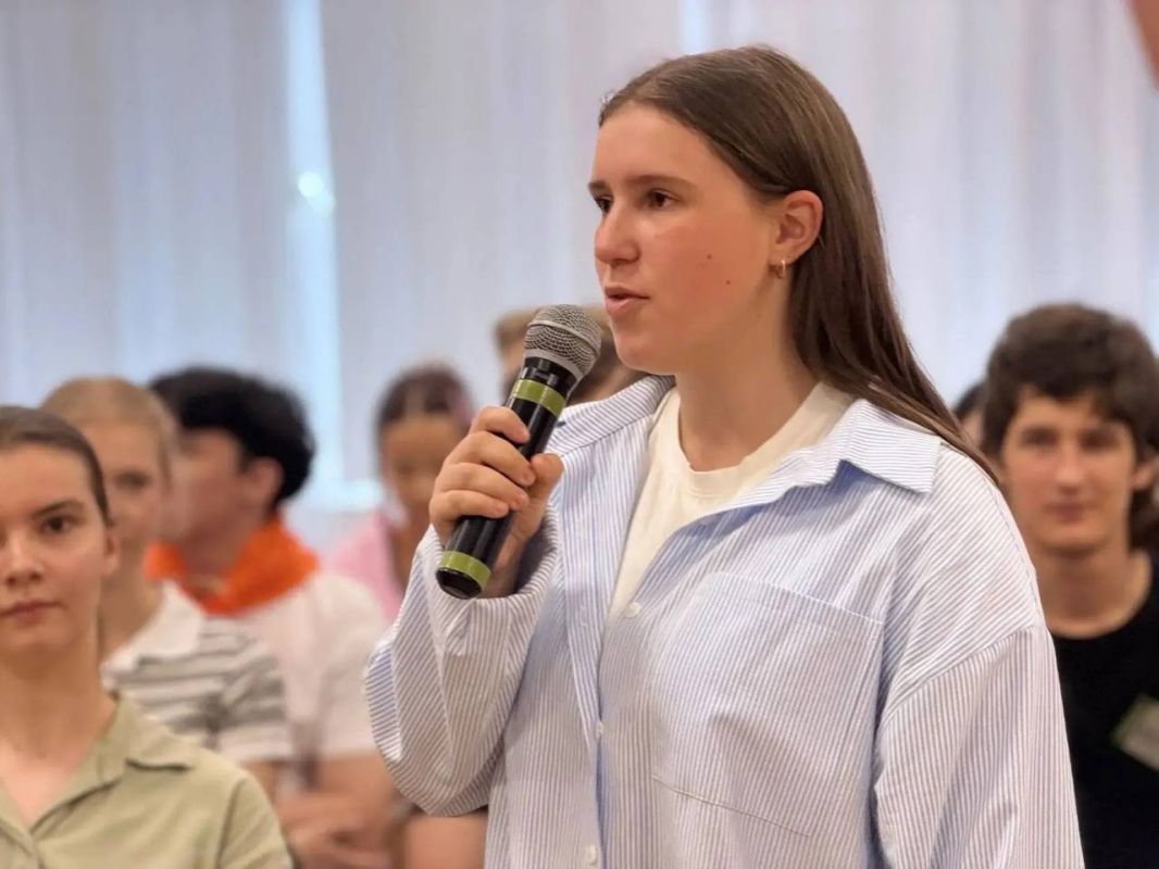Дмитрий Денисов посетил калужскую летнюю школу одаренных детей Дмитрий Денисов посетил калужскую летнюю школу одаренных детей