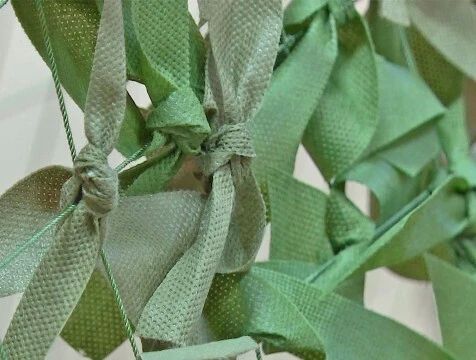 Сотую маскировочную сеть для бойцов СВО сплели в людиновской школе