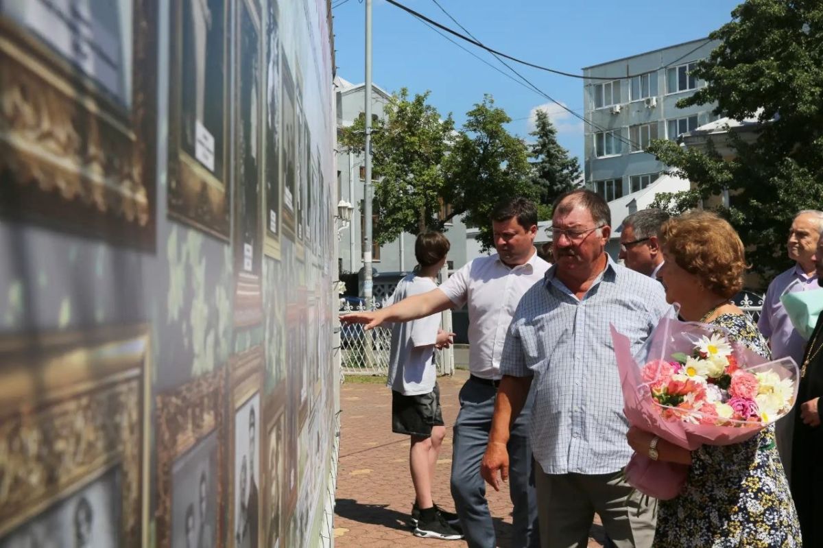 В преддверии Дня семьи, любви и верности в Калуге чествовали супружеские пары В преддверии Дня семьи, любви и верности в Калуге чествовали супружеские пары