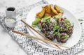 Глазированные мясные шарики по-японски: простой рецепт с картофелем и свежим салатом
