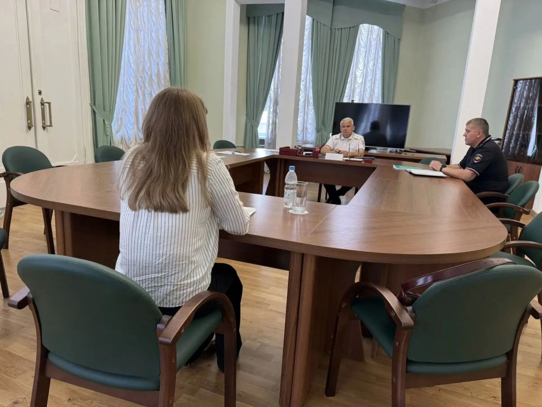 Начальник УМВД России по Калужской области генерал-майор полиции Сергей Никифоров провел личный прием граждан Начальник УМВД России по Калужской области генерал-майор полиции Сергей Никифоров провел личный прием граждан