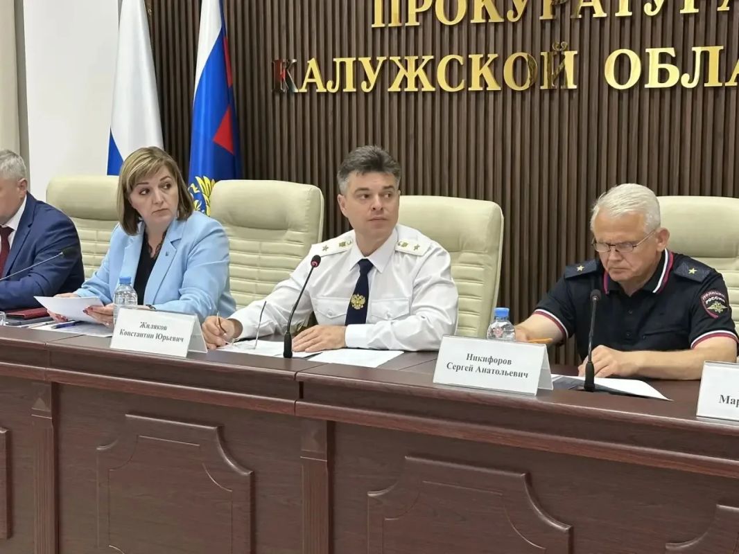 Под председательством прокурора области Константина Жилякова проведено заседание межведомственной рабочей группы по вопросу профилактики деструктивного поведения несовершеннолетних Под председательством прокурора области Константина Жилякова проведено заседание межведомственной рабочей группы по вопросу профилактики деструктивного поведения несовершеннолетних