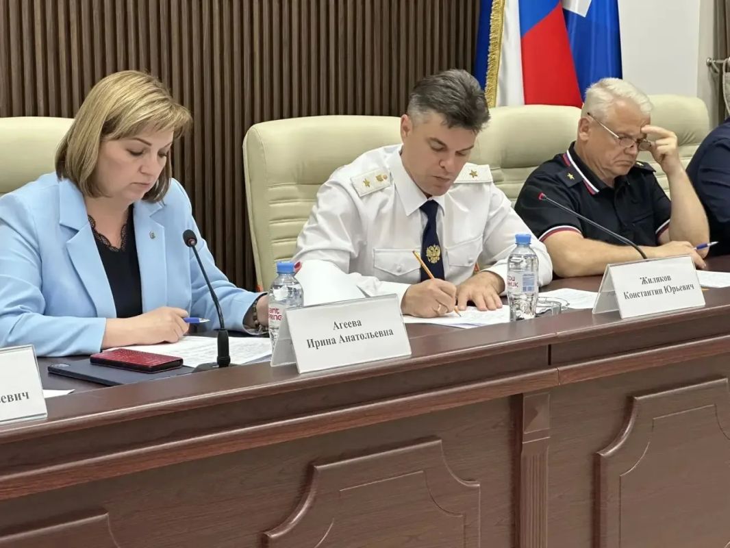 Под председательством прокурора области Константина Жилякова проведено заседание межведомственной рабочей группы по вопросу профилактики деструктивного поведения несовершеннолетних Под председательством прокурора области Константина Жилякова проведено заседание межведомственной рабочей группы по вопросу профилактики деструктивного поведения несовершеннолетних
