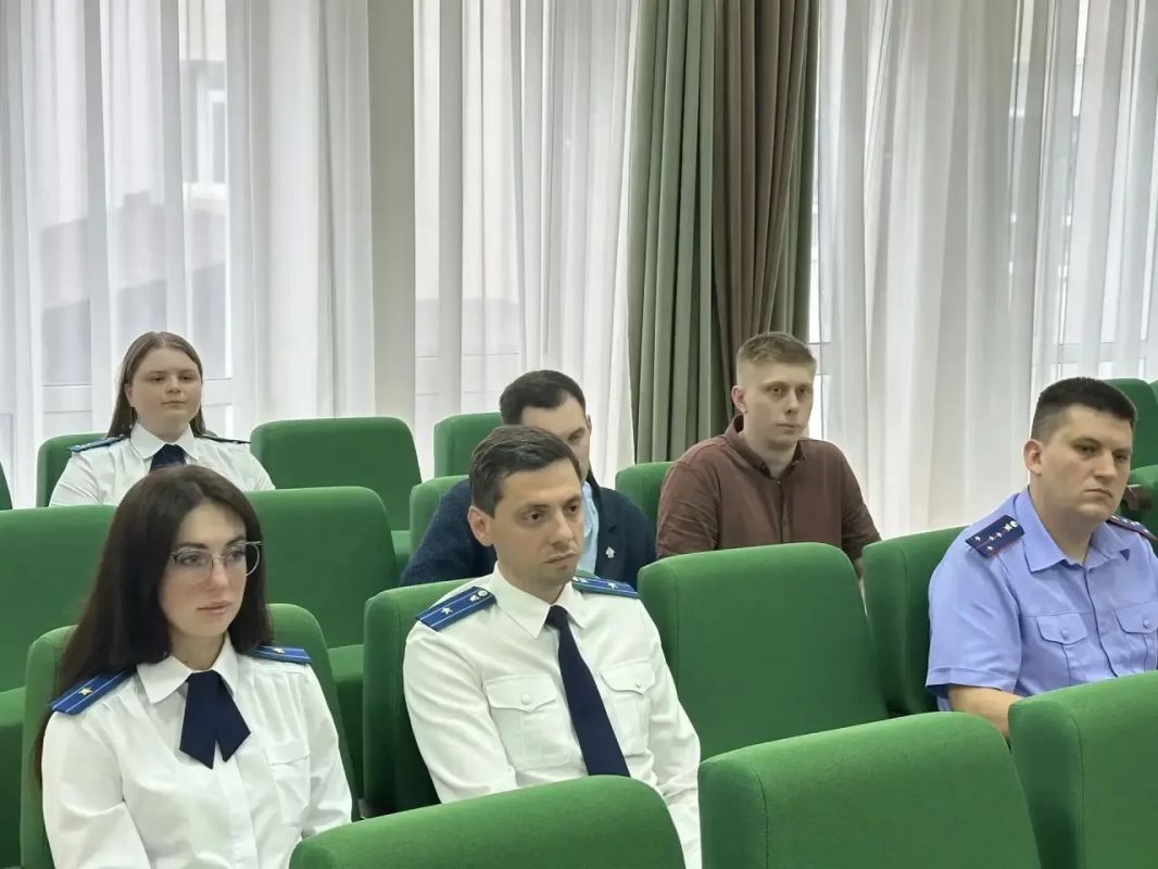 Под председательством прокурора области Константина Жилякова проведено заседание межведомственной рабочей группы по вопросу профилактики деструктивного поведения несовершеннолетних Под председательством прокурора области Константина Жилякова проведено заседание межведомственной рабочей группы по вопросу профилактики деструктивного поведения несовершеннолетних