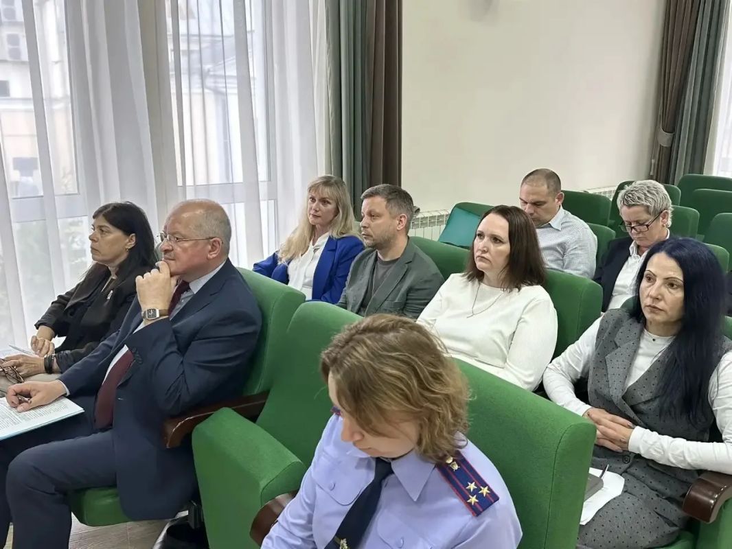 Под председательством прокурора области Константина Жилякова проведено заседание межведомственной рабочей группы по вопросу профилактики деструктивного поведения несовершеннолетних Под председательством прокурора области Константина Жилякова проведено заседание межведомственной рабочей группы по вопросу профилактики деструктивного поведения несовершеннолетних