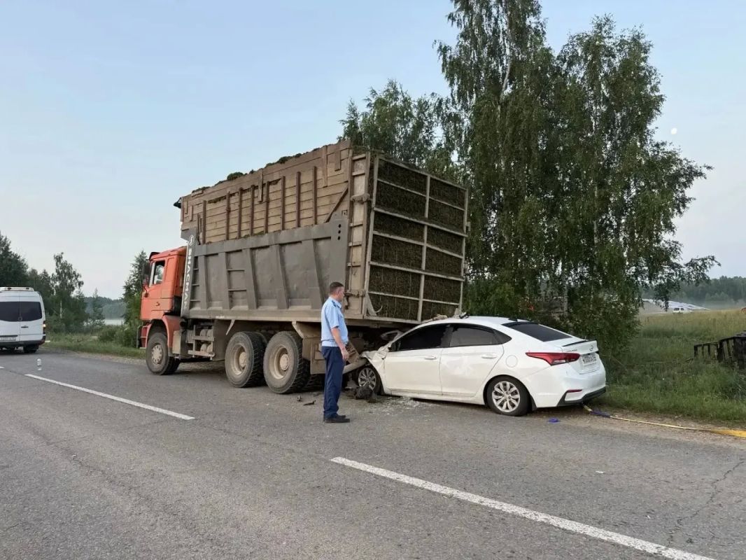 Прокурор Сухиничского района Александр Герцев координировал работу правоохранительных органов на месте дорожно-транспортного происшествия, в результате которого погибли 2 человека Прокурор Сухиничского района Александр Герцев координировал работу правоохранительных органов на месте дорожно-транспортного происшествия, в результате которого погибли 2 человека