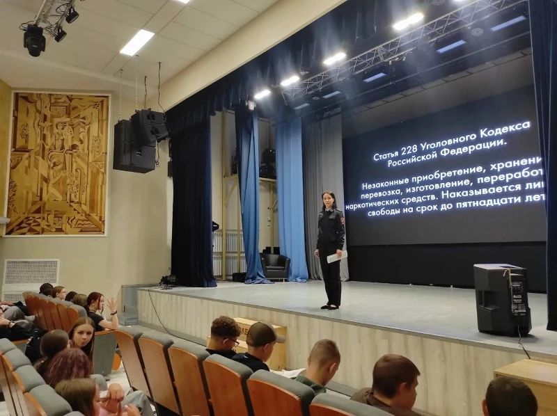 Правоохранители провели лекцию о вреде наркотиков в калужском детском лагере Правоохранители провели лекцию о вреде наркотиков в калужском детском лагере