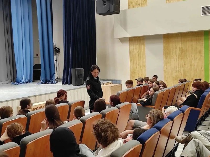 Правоохранители провели лекцию о вреде наркотиков в калужском детском лагере Правоохранители провели лекцию о вреде наркотиков в калужском детском лагере