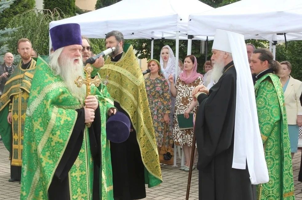 В Калуге поздравили семьи с большим стажем в День любви и верности В Калуге поздравили семьи с большим стажем в День любви и верности
