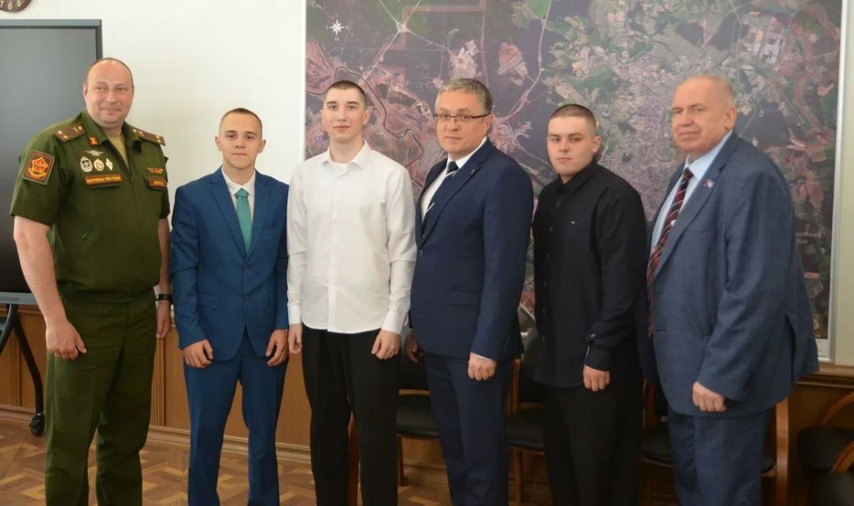 Калужские призывники отправились служить на «Бурю» Калужские призывники отправились служить на «Бурю»