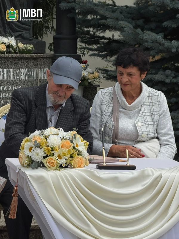 Сегодня в 11.00 в сквере Святых благоверных Петра и Февронии Муромских при храме Рождества Пресвятой Богородицы (Никитский) прошло мероприятие в честь праздника - Дня семьи, любви и верности Сегодня в 11.00 в сквере Святых благоверных Петра и Февронии Муромских при храме Рождества Пресвятой Богородицы (Никитский) прошло мероприятие в честь праздника - Дня семьи, любви и верности