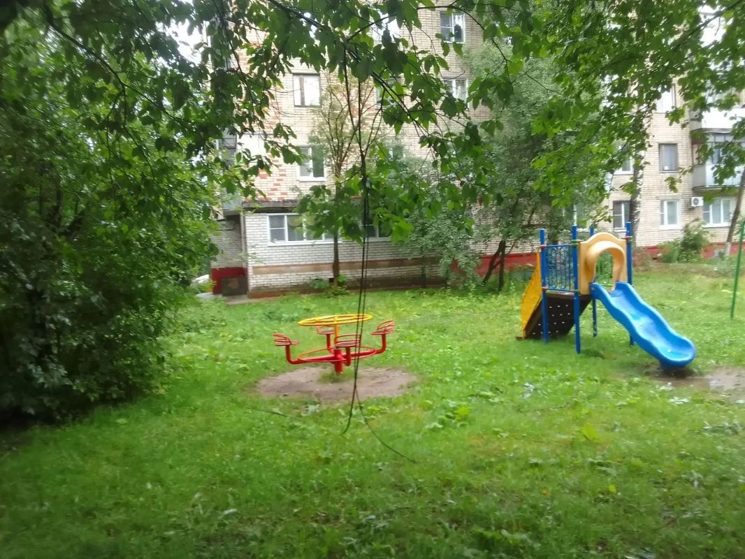 Стихия разбушевалась так, что Калуга содрогнулась Как мы уже писали, во второй половине дня ГУ МЧС по Калужской области выпустило экстренное предупреждение о грядущей непогоде. В Калуге ожидался шторм Стихия разбушевалась так, что Калуга содрогнулась Как мы уже писали, во второй половине дня ГУ МЧС по Калужской области выпустило экстренное предупреждение о грядущей непогоде. В Калуге ожидался шторм