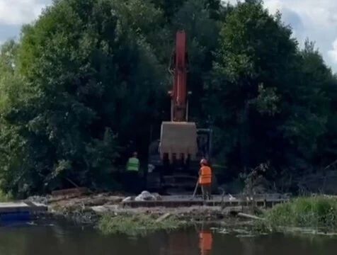 Завершается восстановление понтонной переправы через реку Яченку в Калуге