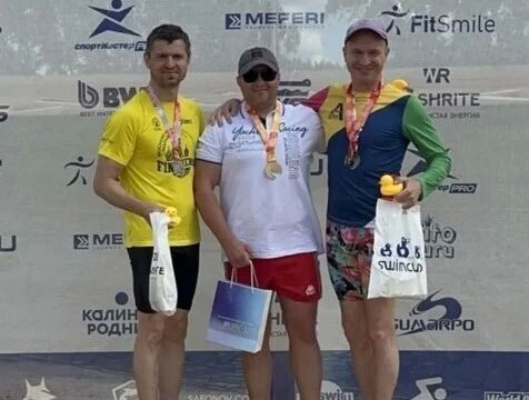 Пловец из Людинова взял "золото" турнира на открытой воде "Swimcup"