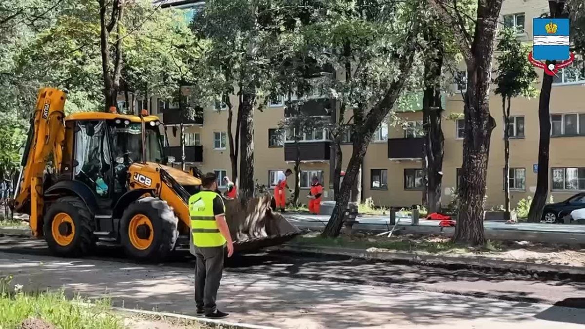 На улице Чичерина начался ремонт дорожного полотна