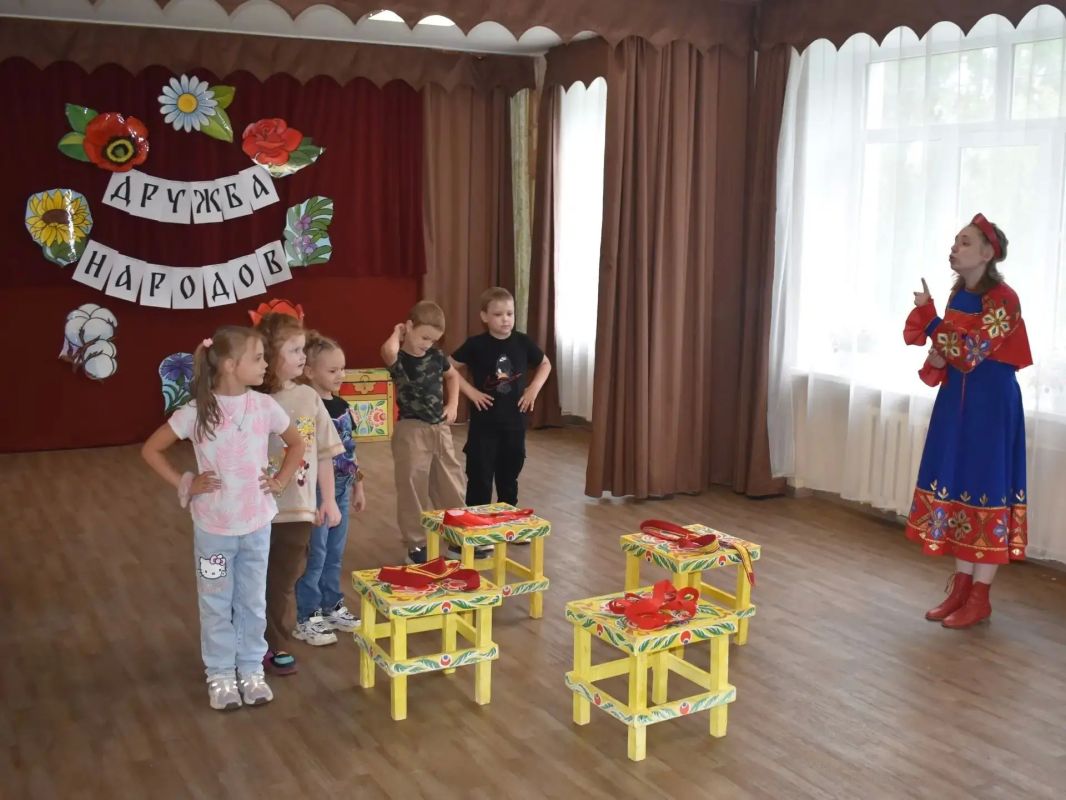 Сила в традициях. В июле в России отмечается Единый день фольклора – важное событие, объединяющее всех, кто ценит и стремится сохранить богатое культурное наследие нашей страны Сила в традициях. В июле в России отмечается Единый день фольклора – важное событие, объединяющее всех, кто ценит и стремится сохранить богатое культурное наследие нашей страны