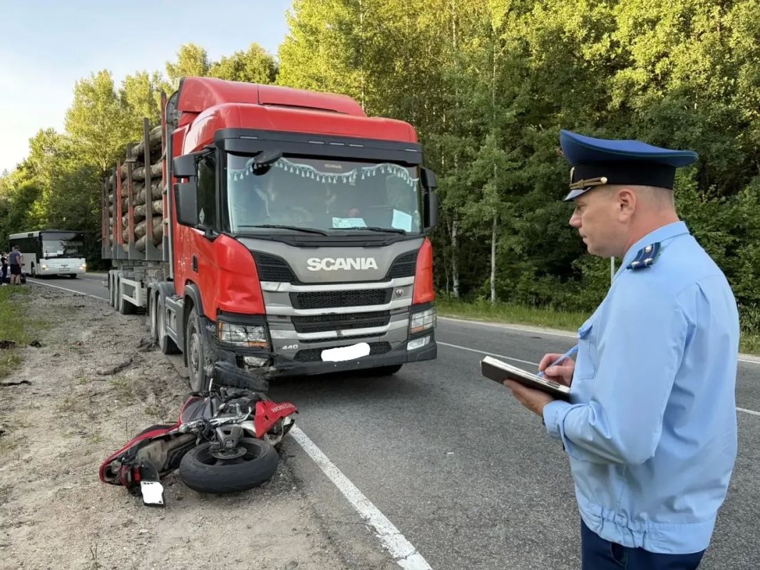 Людиновская городская прокуратура координировала работу правоохранительных органов на месте ДТП, в результате которого погиб 28-летний водитель мотоцикла Людиновская городская прокуратура координировала работу правоохранительных органов на месте ДТП, в результате которого погиб 28-летний водитель мотоцикла