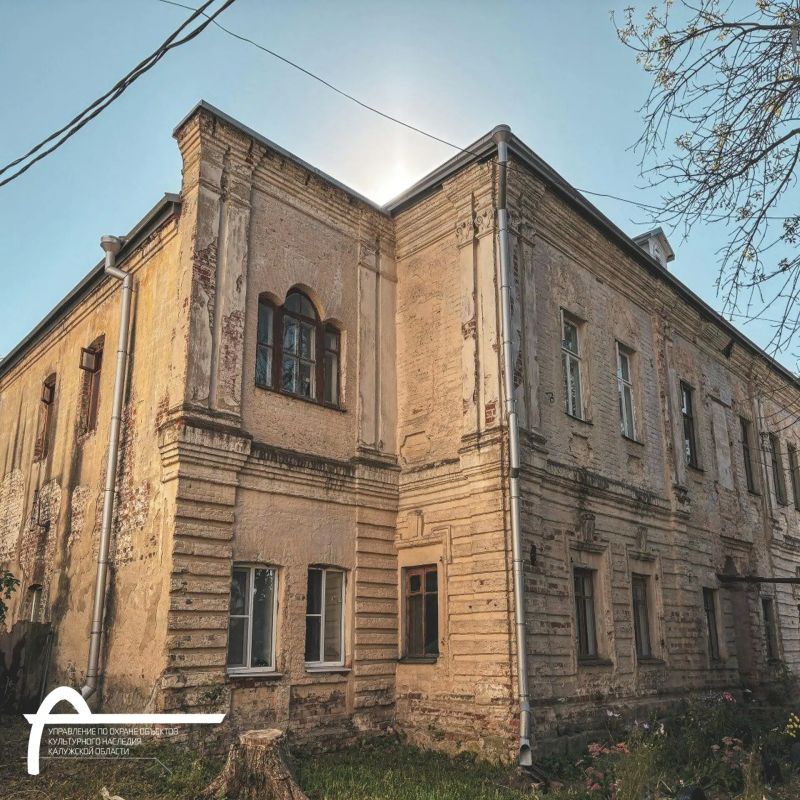 Продолжаем следить за реставрацией «Палат Оболенского» (XVIII в.) в Калуге на ул. Космонавта Пацаева, д. 5