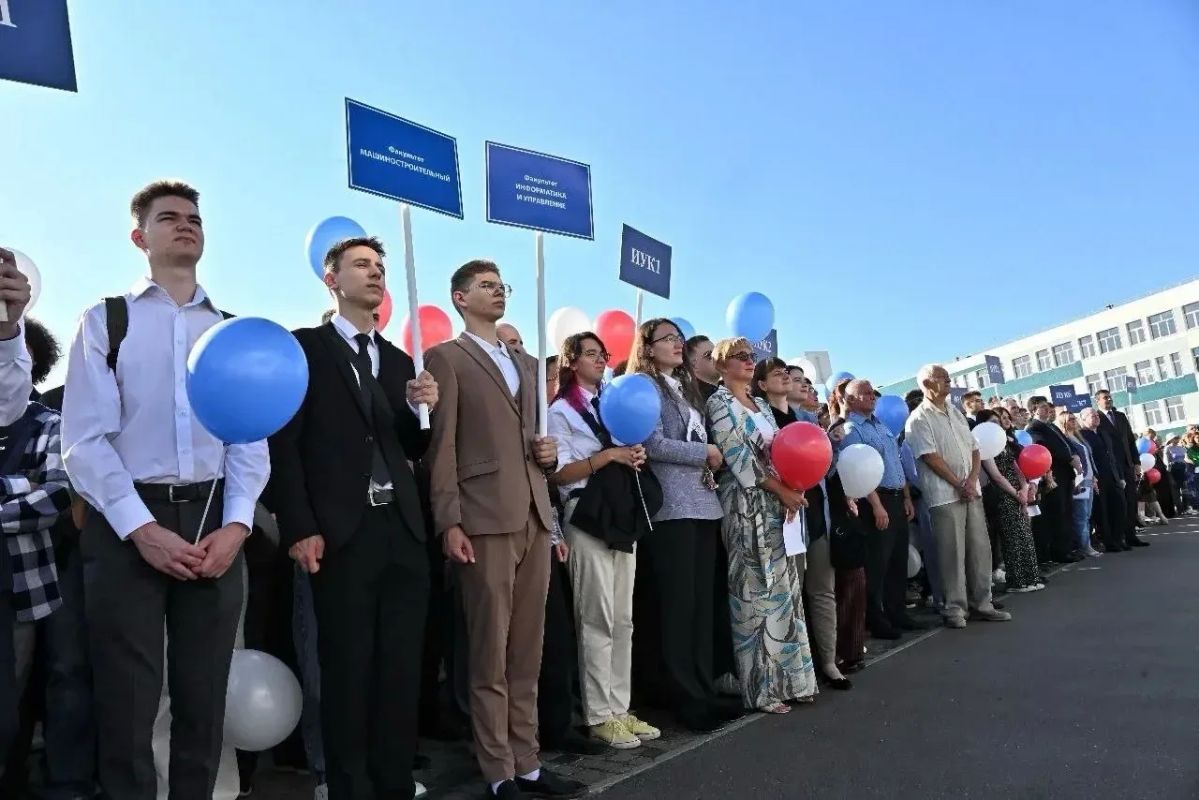 Владислав Шапша: Для выпускников школ сейчас ответственный этап в жизни Владислав Шапша: Для выпускников школ сейчас ответственный этап в жизни